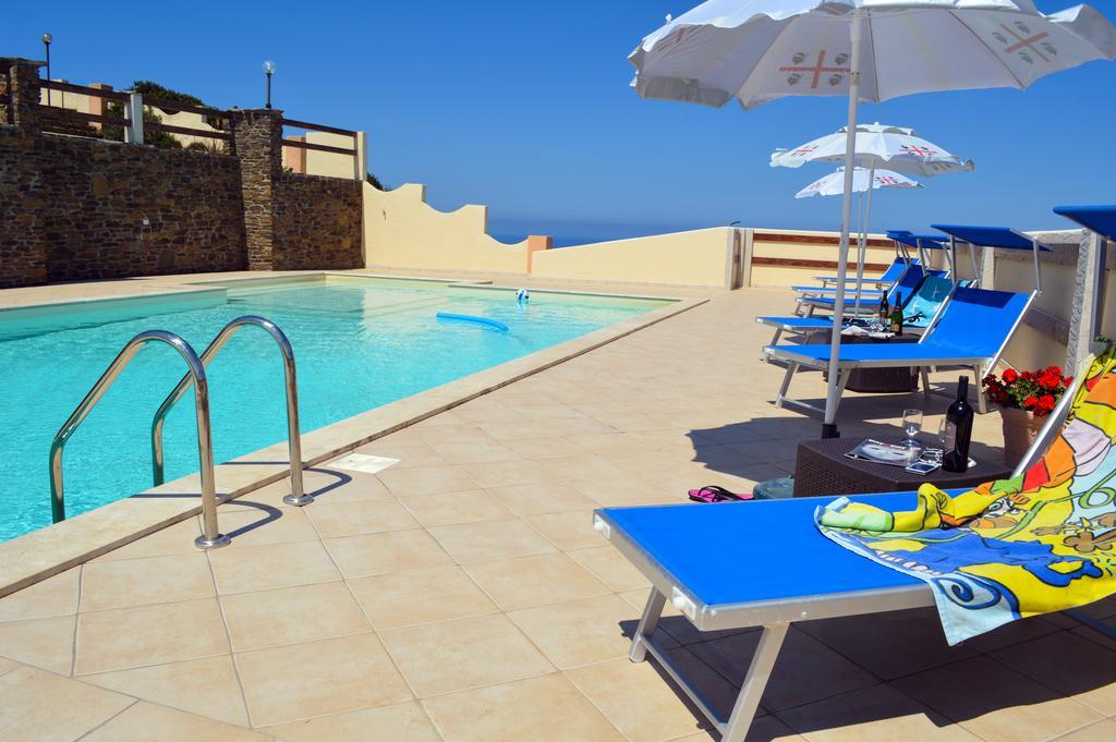 Agriturismo Finagliosu Palmadula ภายนอก รูปภาพ